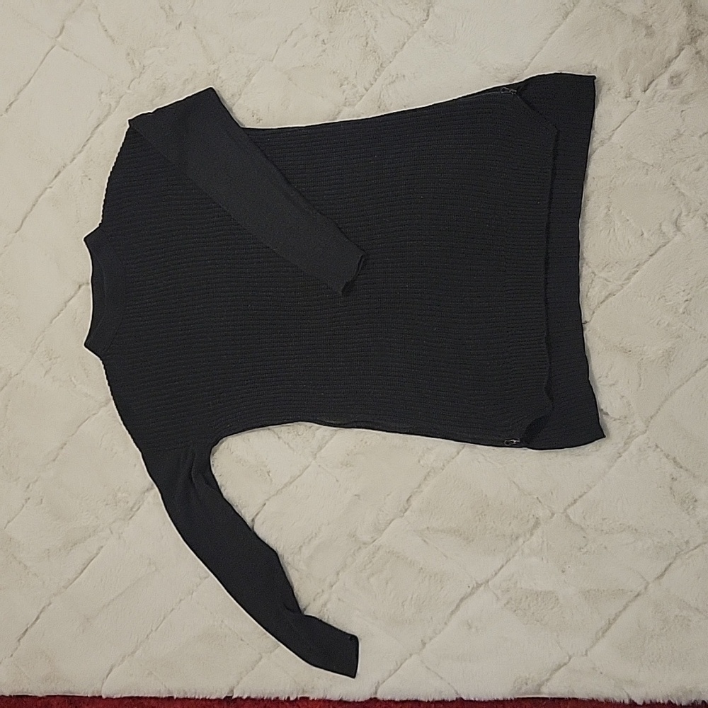 Sweater Halogen is brand. Size small. Grey
